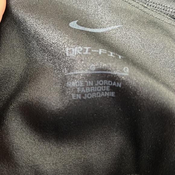 Size large Nike dry fit shiny material workout pant - Picture 3 of 3
